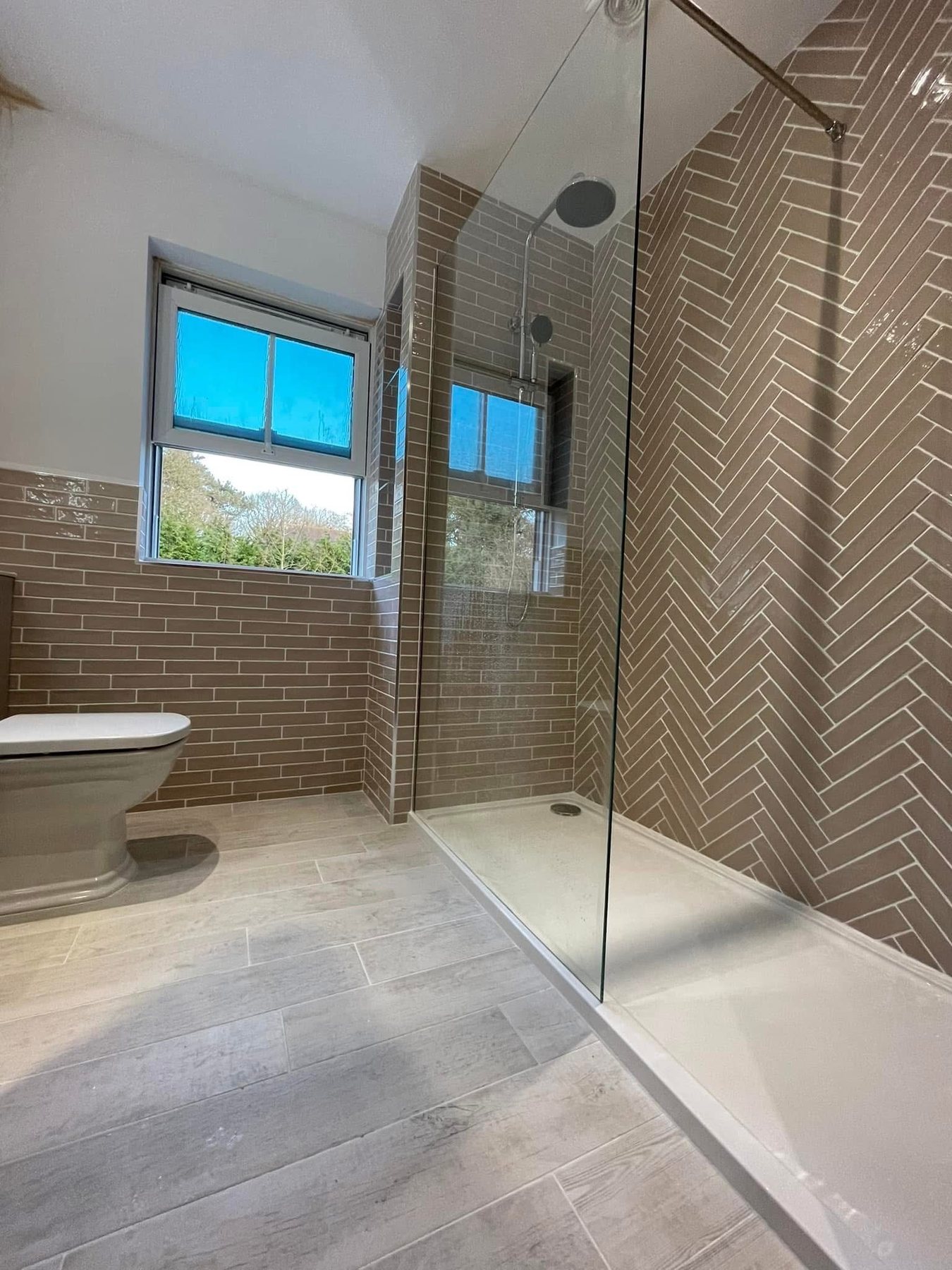 Warm neutral shower room